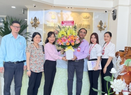 LÃNH ĐẠO ĐẢNG ỦY-UBND-MTTQ PHƯỜNG TÂN THỚI HIỆP ĐẾN THĂM VÀ TẶNG HOA TRUNG TÂM ĐÀO TẠO THẨM MỸ CARITA NHÂN NGÀY DOANH NHÂN VIỆT NAM 13/10