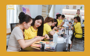 Khóa học nail chuyên nghiệp