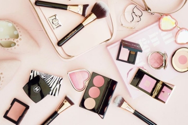 NHỮNG ĐIỀU BẠN CẦN BIẾT KHI LỰA CHỌN NGHỀ TRANG ĐIỂM