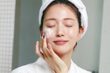 NÊN DÙNG KEM CHỐNG NẮNG DẠNG KEM HAY XỊT?