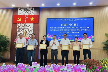 NGÀY 17/1/2024 TRUNG TÂM ĐÀO TẠO THẨM MỸ CARITA VINH DỰ ĐƯỢC NHẬN BẰNG KHEN  "DOANH NGHIỆP, DOANH NHÂN ĐỔI MỚI, SÁNG TẠO CÙNG THÀNH PHỐ PHÁT TRIỂN "  NĂM 2023 