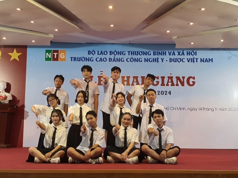 Ngày 14/11/2023 Lãnh đạo Trung tâm dự Lễ khai giảng năm học mới 2023-2024 tại Trường Cao Đẳng Công Nghệ Y Dược Việt Nam, ký kết hợp tác đào tạo giữa 02 đơn vị 