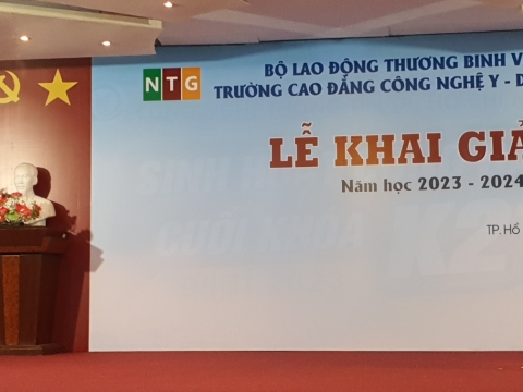 Ngày 14/11/2023 Lãnh đạo Trung tâm dự Lễ khai giảng năm học mới 2023-2024 tại Trường Cao Đẳng Công Nghệ Y Dược Việt Nam, ký kết hợp tác đào tạo giữa 02 đơn vị 