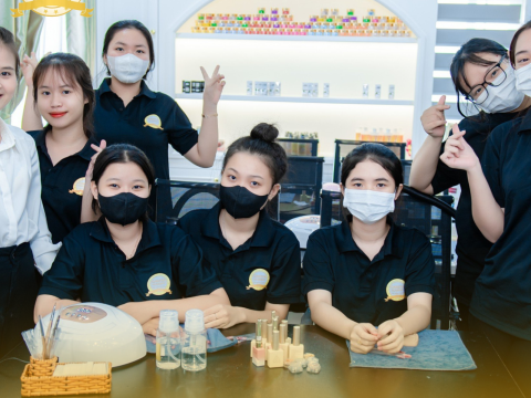 NGHỀ NAIL BÙNG NỔ