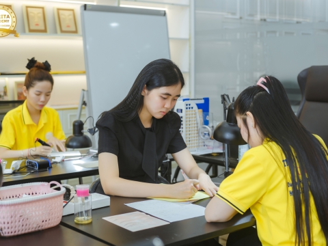 HỌC NGHỀ THẨM MỸ – VỮNG TAY NGHỀ, CHẮC TƯƠNG LAI CÙNG CARITA ACADEMY!