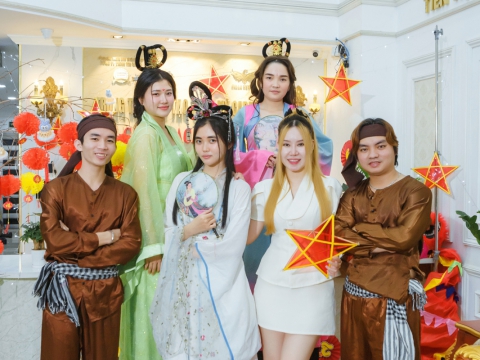 Cùng ngắm nhìn những khoảnh khắc hậu trường siêu đáng yêu và đầy năng lượng này nhé