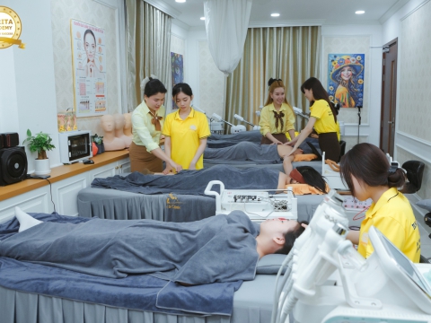 MỘT BUỔI SÁNG TẠI LỚP HỌC CHĂM SÓC DA CỦA CARITA ACADEMY CÓ GÌ?