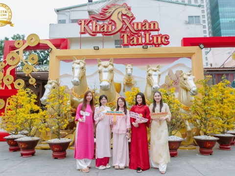 Du xuân cùng Carita, gửi nhau cả năm bình an