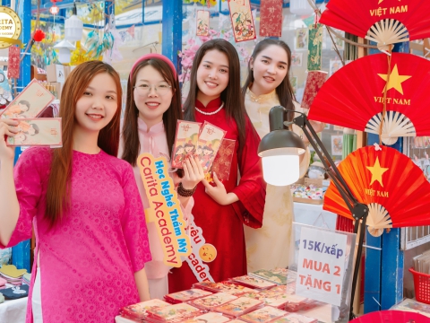 Du xuân cùng Carita, gửi nhau cả năm bình an