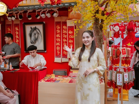 Du xuân cùng Carita, gửi nhau cả năm bình an