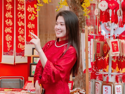 Du xuân cùng Carita, gửi nhau cả năm bình an