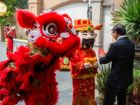 Màn Múa Lân “Chấn Động” Mở Màn Tuyển Sinh 2026 tại Carita Academy