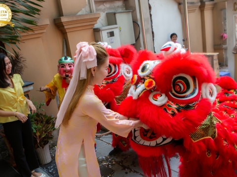 Màn Múa Lân “Chấn Động” Mở Màn Tuyển Sinh 2026 tại Carita Academy