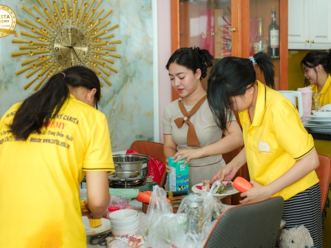 Các lớp đi chợ nấu ăn