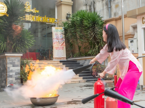 Bồi huấn PCCC tại Carita Academy