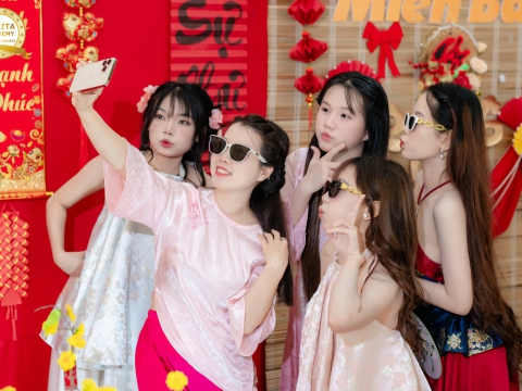 Tết cùn học viên lớp phun xăm