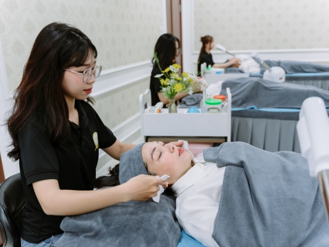 Phòng thực hành chăm sóc da Carita 