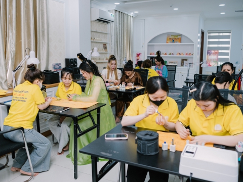 CHÚ CỘI HẠ TRẦN Đi HỌC NGHỀ NAIL: HÀNH TRÌNH TỪ GỐC ĐA ĐẾN TAY NGHỀ LÀM ĐẸP