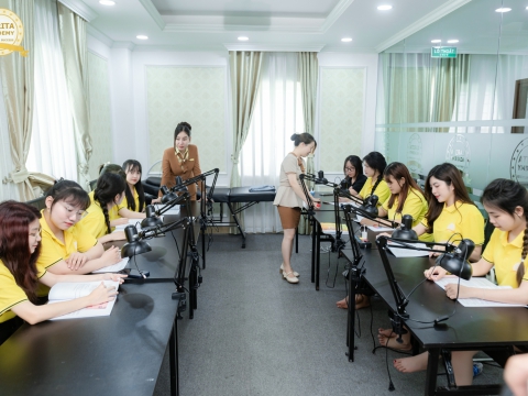 TỰ DO TÀI CHÍNH NHỜ HỌC NGHỀ THẨM MỸ