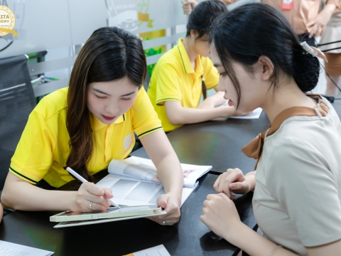 TỰ DO TÀI CHÍNH NHỜ HỌC NGHỀ THẨM MỸ