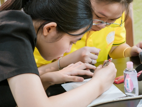 Ươm màu những kỹ thuật viên phun xăm chuyên nghiệp