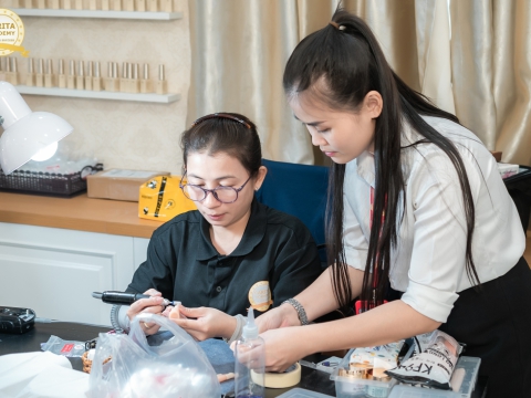 Tác phẩm của Học viên nhà Carita Academy