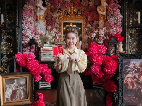 Nhân dịp Quốc tế Phụ nữ 8/3, Carita Academy gửi tặng món quà nhỏ xinh