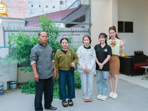 HỌC VIÊN MỚI ĐẦY NĂNG LƯỢNG CỦA NHÀ CARITA