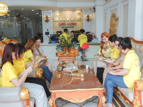  BẠN SẼ HỌC ĐƯỢC GÌ TỪ KỸ THUẬT MASSAGE ĐÁ NÓNG TẠI CARITA?