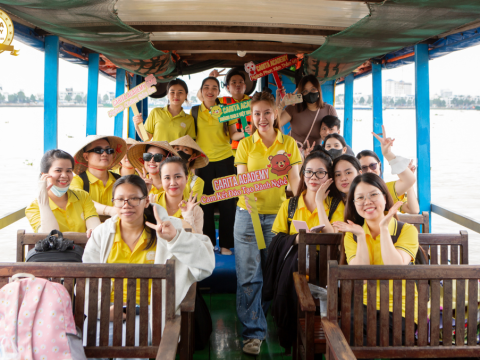 Cùng các học viên xinh đẹp Carita Academy
