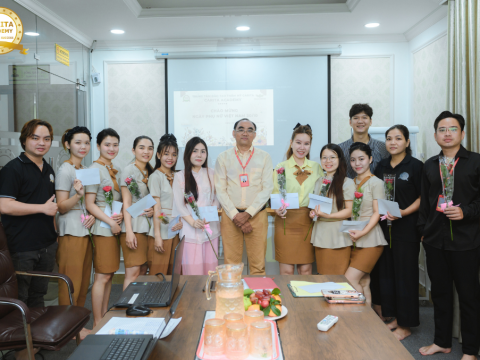 Chúc mừng 20/10 chị em ở Carita