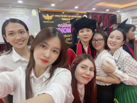 Tổ chức sinh nhật cho học viên nhân viên