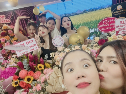 Tổ chức sinh nhật cho học viên nhân viên