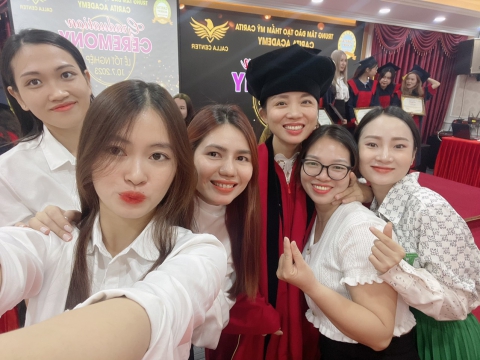 Tổ chức sinh nhật cho học viên nhân viên