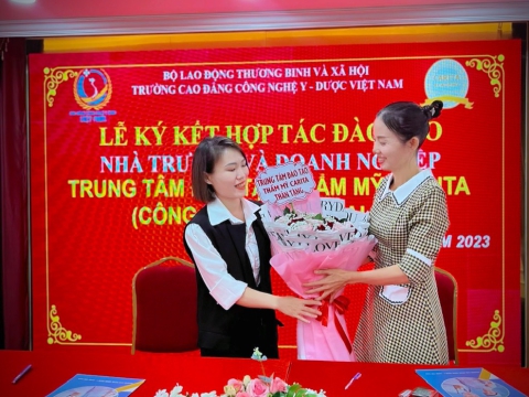 Lễ hợp tác đào tạo với Trường cao đẳng công nghệ Y - Dược Việt Nam 21/9/2023