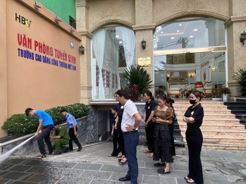 Bồi huấn công tác phòng cháy chữa cháy tại trung tâm đào tạo thẩm mỹ Carita