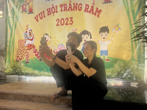 Trung tâm đào tạo thẩm mỹ Carita phối hợp KP3, Phường Tân Thới Hiệp tổ chức trung thu cho các bé