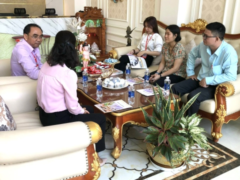 Lãnh đạo Đảng ủy-UBND-MTTQ phường Tân Thới Hiệp đến thăm và tặng hoa nhân ngày doanh nhân Việt Nam 13/10