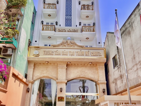 Lãnh đạo Đảng ủy-UBND-MTTQ phường Tân Thới Hiệp đến thăm và tặng hoa nhân ngày doanh nhân Việt Nam 13/10