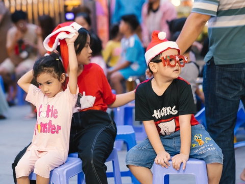 Trung tâm đào tạo thẩm mỹ CARITA tổ chức cho các bé vui chơi mừng lễ giáng sinh