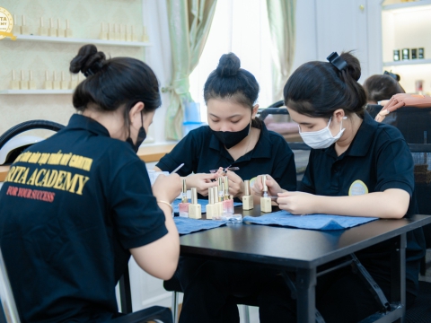 Lớp thực hành nail