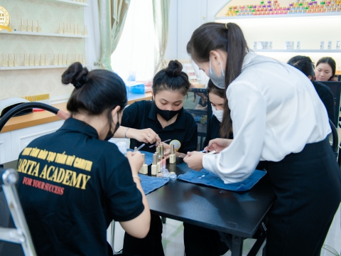 Lớp thực hành nail