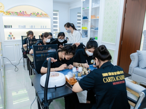 Lớp thực hành nail