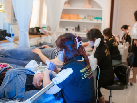 Phòng thực hành chăm sóc da Carita 