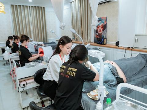 Phòng thực hành chăm sóc da Carita 