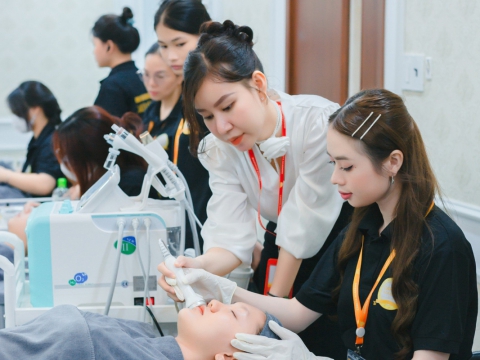 Phòng thực hành chăm sóc da Carita 