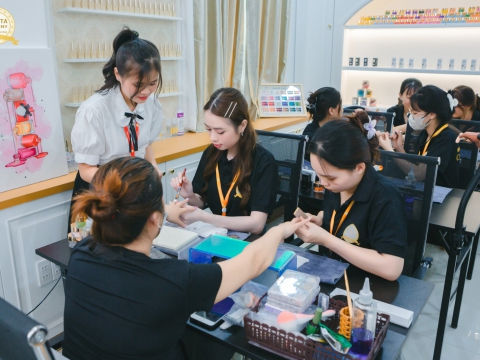 Lớp thực hành nail