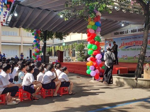 Ngày 01/06/2024 Trung tâm Đào tạo Thẩm mỹ Carita đồng hành tặng quà các em học sinh hiếu học học Phường Tân Chánh Hiệp, Quận 12, TPHCM