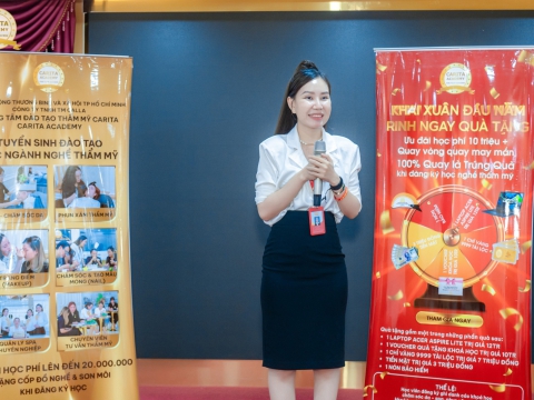 Học viên đến tham quan và tìm hiểu học nghề tại Carita Academy