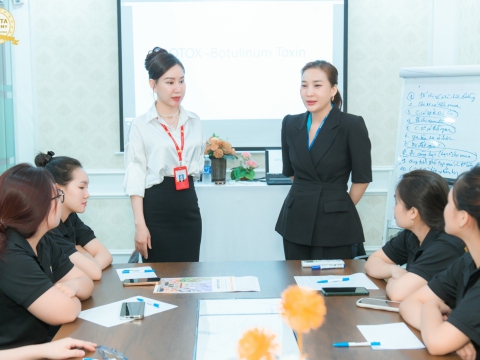 Lớp học chuyên viên tư vấn thẩm mỹ tại Carita Academy